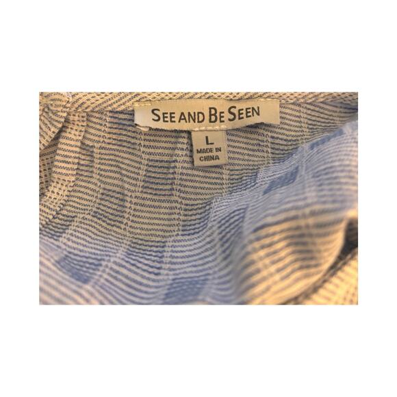 See and Be Seen Blue and White Blouse. Lace trim on sleeves and hem
Size Large - Picture 4 of 5